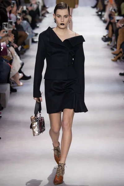 Look 30